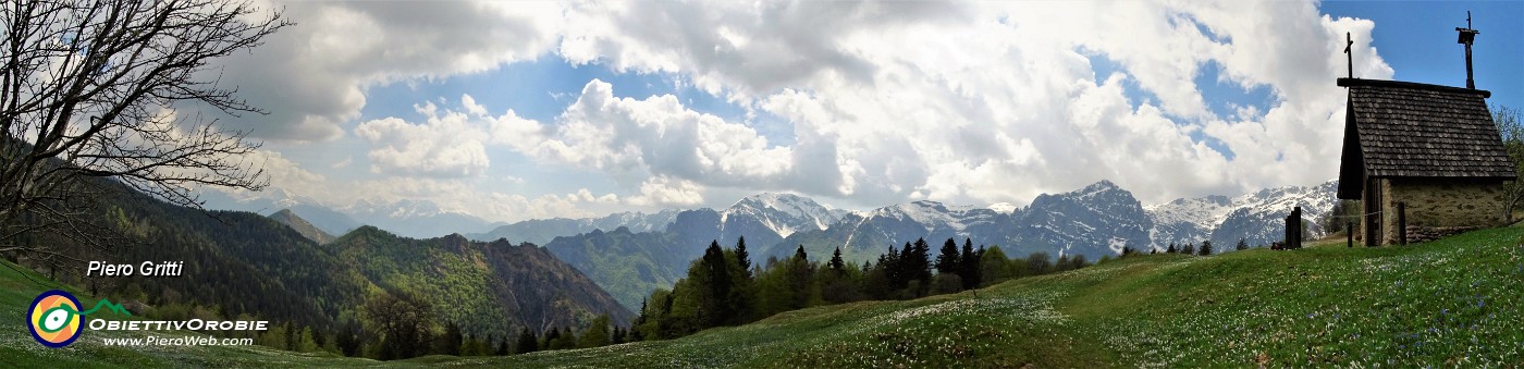 44 Panoramica ai prati della Cappella della Pigolotta.jpg